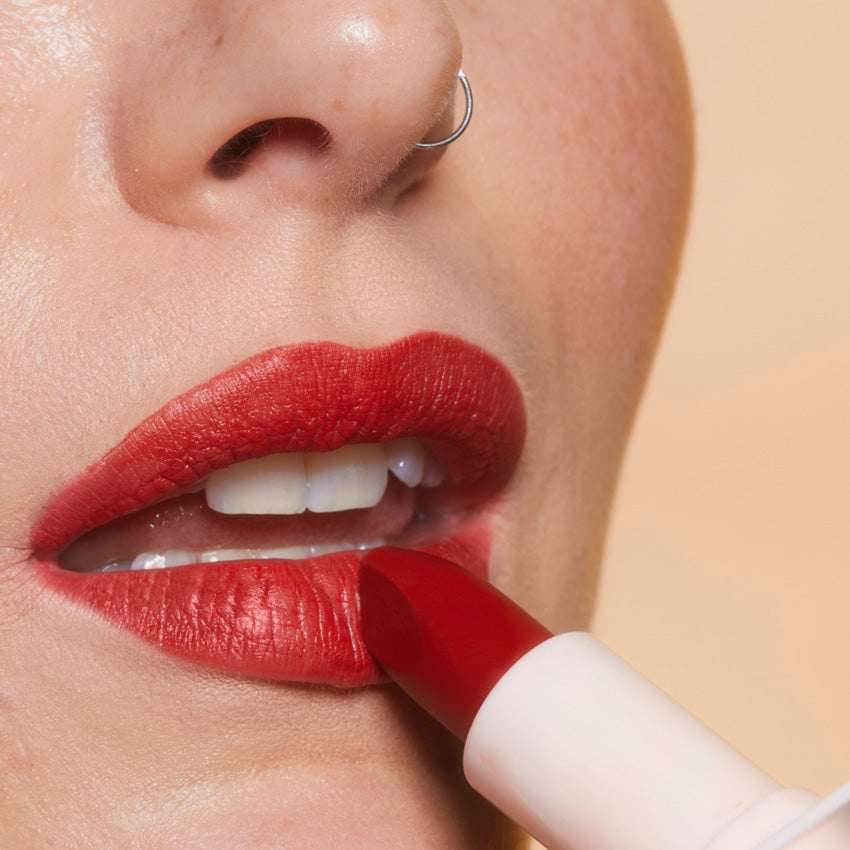 Revolution – Satin Lipstick Lip Allure - Ceo Brick Red
